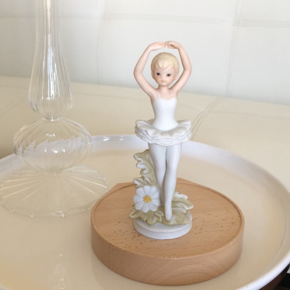Vintage Ballerina Figurine "The Christopher Collection" for Lefton China - Picture 8 of 13